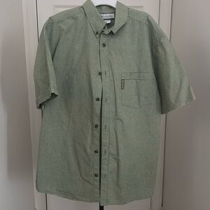 Columbia Sportswear Size Large. Green & White plaid